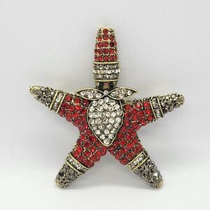 Santa Claus Brooch Star Shaped Rhinestone Christmas Beauty Retro Look Shiny